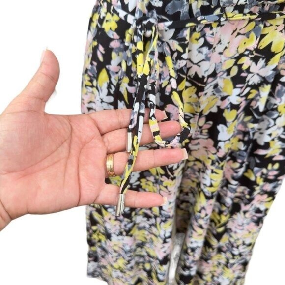 London Times Women SZ 10 Pull On Romper Jumpsuit Floral Pattern Wide Knee Legs - Picture 9 of 13